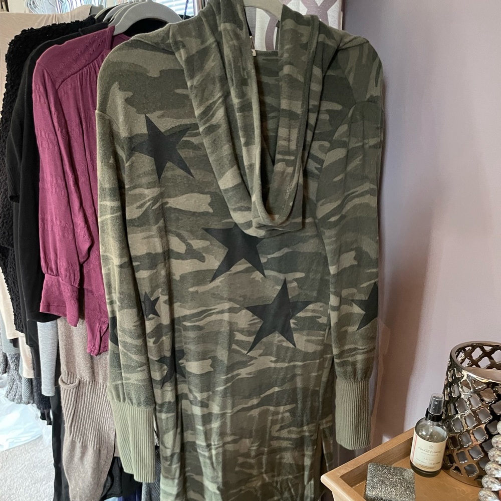 Sweet Romeo knee length camo star drape cardigan